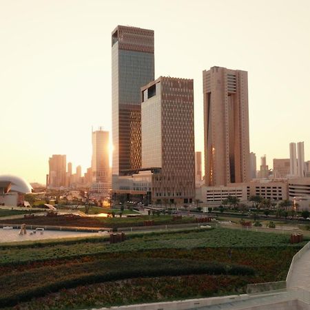 Four Seasons Hotel Kuwait at Burj Alshaya Kuwait City Exterior foto Kuwait City skyline