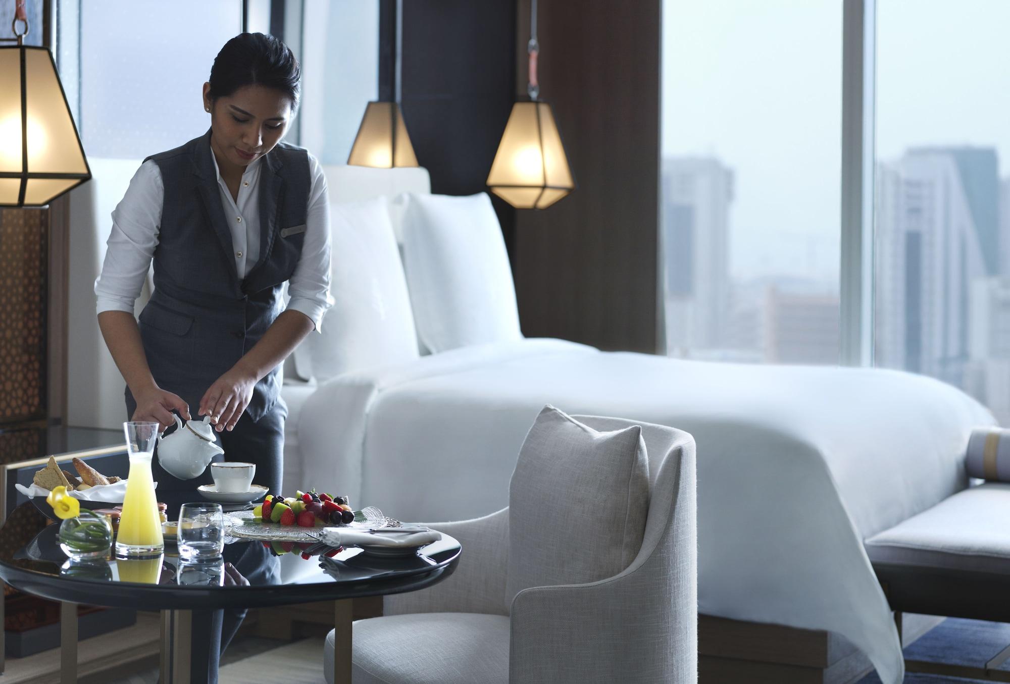 Four Seasons Hotel Kuwait at Burj Alshaya Kuwait City Exterior foto Room service at the Mandarin Oriental, Jakarta