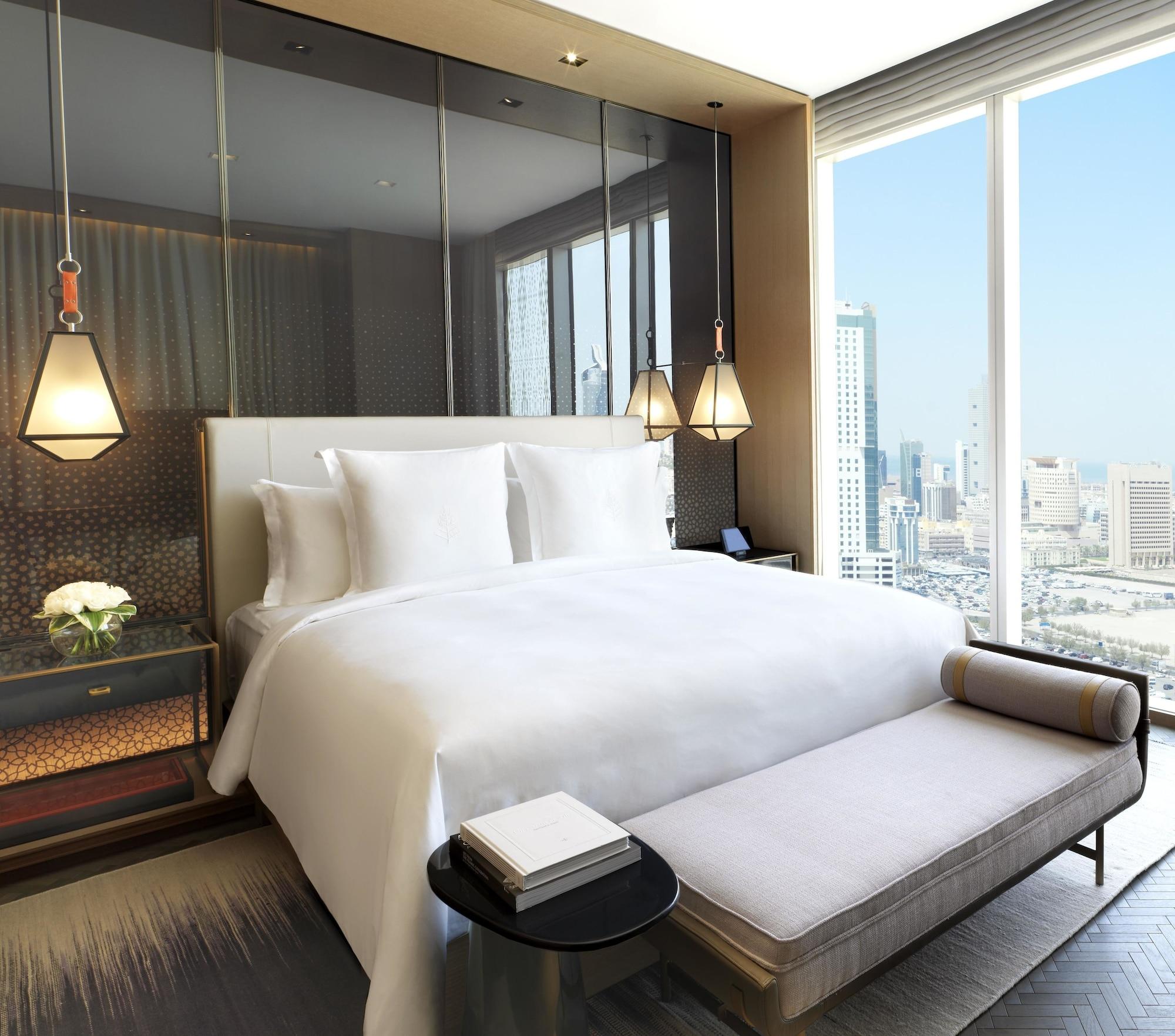 Four Seasons Hotel Kuwait at Burj Alshaya Kuwait City Exterior foto A bedroom at the hotel