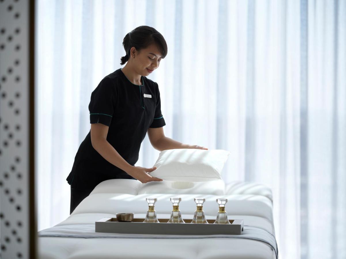 Four Seasons Hotel Kuwait at Burj Alshaya Kuwait City Exterior foto A spa attendant making a bed